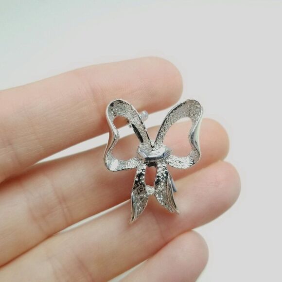 Vintage Garry's Bow Shaped Brooch, Silver Tone Lapel Pin, Scatter Estate - Picture 7 of 7